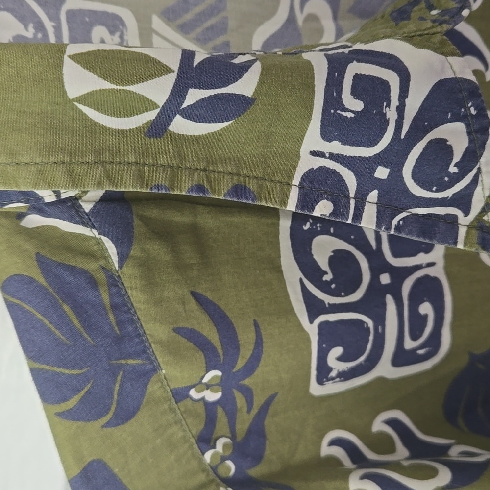 Old Navy Green and Blue Patterned Men's Shirt - Picture 3 of 9